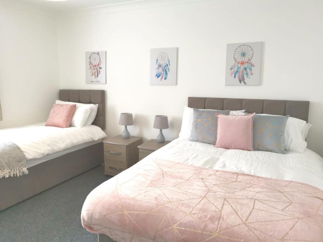 Parking, Smart Tv'S In All Rooms, Central Location Swansea Exterior photo